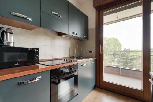GuestHost - Bright Terrace Studio X2 Affori MM3