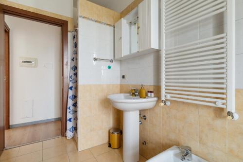 GuestHost - Bright Terrace Studio X2 Affori MM3