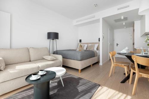 Nowoczesne Studio w Darłowie Blisko Plaży z Klimatyzacją by Noclegi Renters