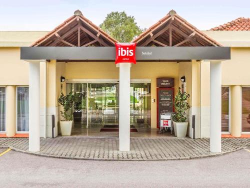 a building with ahs sign on the front of it at Hotel ibis Setubal in Setúbal