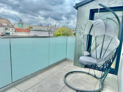 Luxury Rooftop Apartment with Free Parking