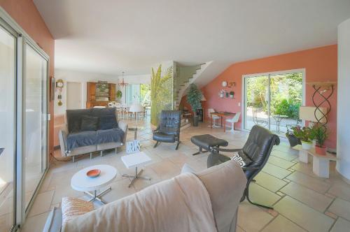 FRGK Villa Claude Juan-les-Pins Luxury Stay with Pool & Ultra-Fast Wi-Fi