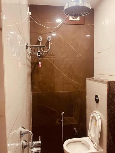 a small bathroom with a toilet and a shower at Maa Prabha Courtyard in Varanasi