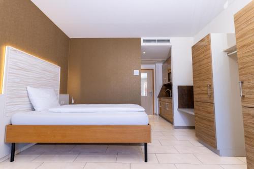 a bedroom with a large bed in a room at first Apart in Erlangen