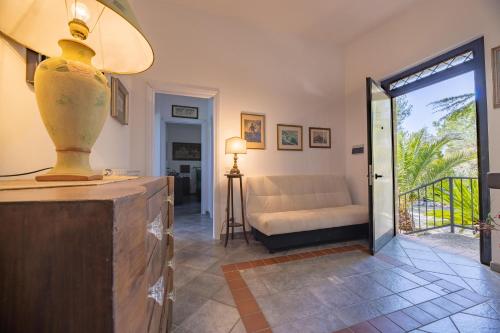 a living room with a couch and a vase on a counter at Villa Corallo in Villa Castelli