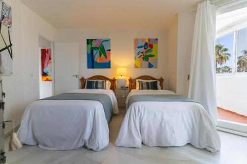 Luxury seafront flat in Puerto Marina