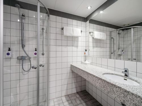 a bathroom with a shower and a sink at Quality Hotel Grand Kongsberg in Kongsberg
