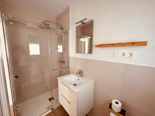 a bathroom with a shower and a toilet and a sink at Casa Damián in Ribaforada