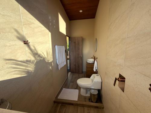 a bathroom with a toilet and a sink at Payara Experience in La Vega