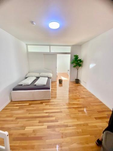 Modern Apartment with Terrace & Free Parking