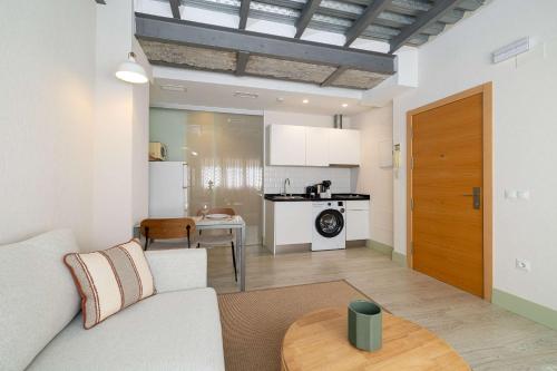 Modern 1BR Ground Floor Apart - Walk to Beach