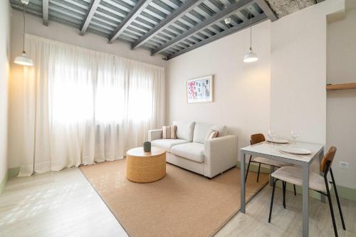 Modern 1BR Ground Floor Apart - Walk to Beach