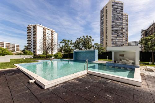 ROCHA TOWER - 8B