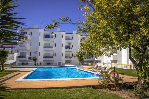 Spacious Apt T3, Pool View Balcony, Oura