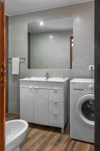Spacious Apt T3, Pool View Balcony, Oura