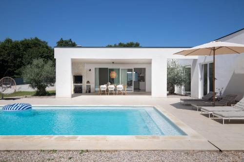 VillaS with heated pool
