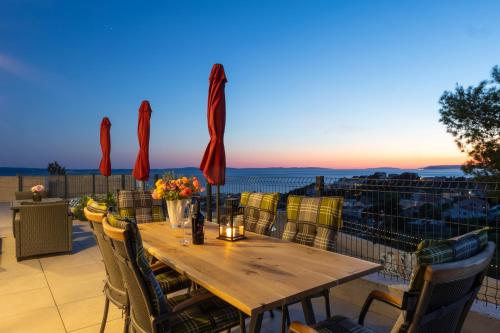 Secluded Paradise with Heated Pool and Panoramic Views