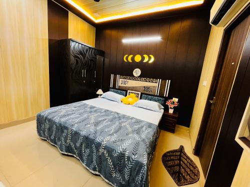 a bedroom with a large bed with a yellow duck on it at Oakèra in Agra