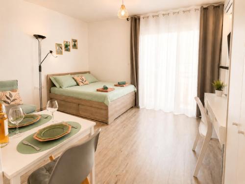 Cozy Studio, 2-Min Walk to Beach and Promenade