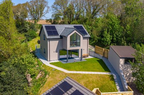 an overhead view of a tiny house with solar panels on it at Brynor Lodge in Great Torrington