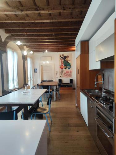 a kitchen with wooden ceilings and tables and chairs at La Contrada - Suite Apartment in Sarnico
