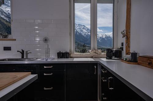 Majestic Panorama - Stunning Mont Blanc ViewsFireplaceCentral Chamonix