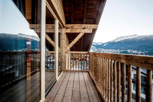 a balcony of a building with mountains in the background at alpen select lodge Kleinwalsertal in Riezlern