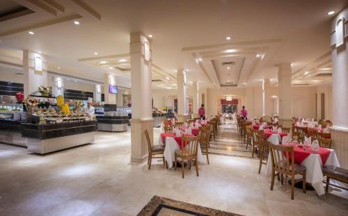 Charmillion Club Aquapark — Restaurant/places to eat