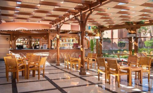 Charmillion Club Aquapark — Lounge or bar