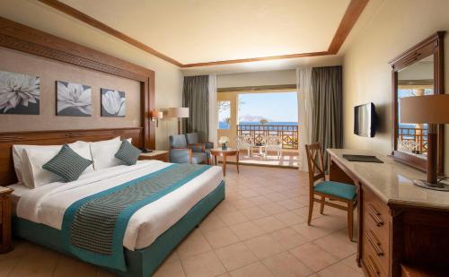 Charmillion Club Resort — Photo of the whole room