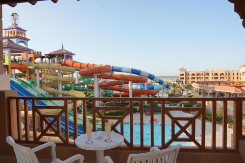 Charmillion Gardens Aquapark — Balcony/Terrace