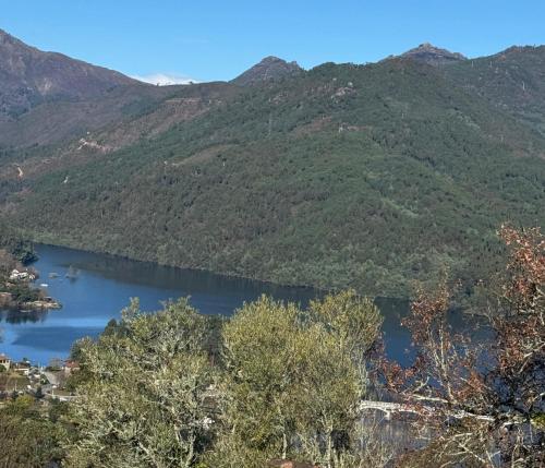 a view of a lake in the mountains at Casa D'Avó Carmen in Ventosa