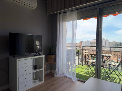 VIS10 - 10th-Floor Studio with Private Terrace and Panoramic Views - AC, Lift