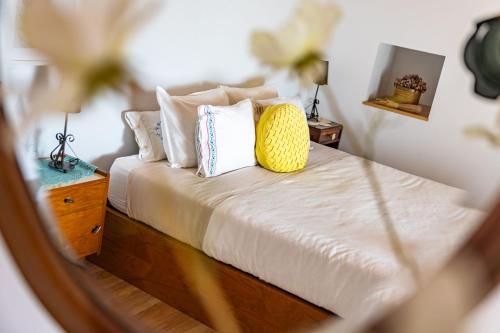 a bedroom with a bed with pillows on it at Viosinho guest house in Alijó