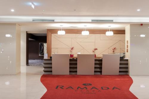 Ramada Plaza Craiovaのロビーまたはフロント