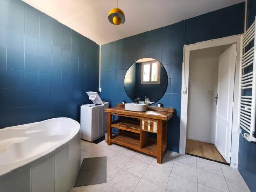 a bathroom with a tub and a sink and a mirror at Hyper centre Libourne - Cosy & tout à pied in Libourne