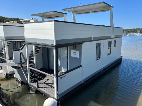 MOLO - Floating House Pula