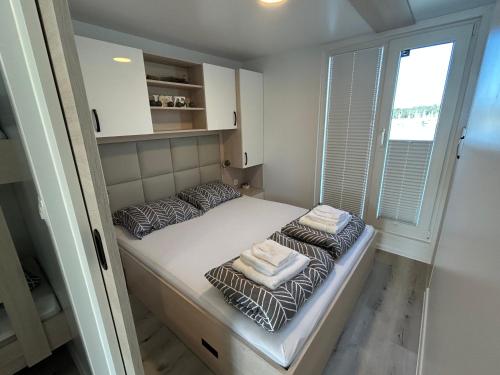 MOLO - Floating House Pula