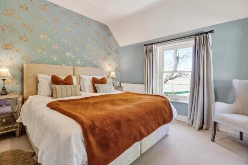a bedroom with a large bed and a window at 5 Bed in Hereford oc-83658 in Madley