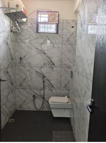 a bathroom with a shower and a toilet in it at Hotel Comfort Inn in Rānchī