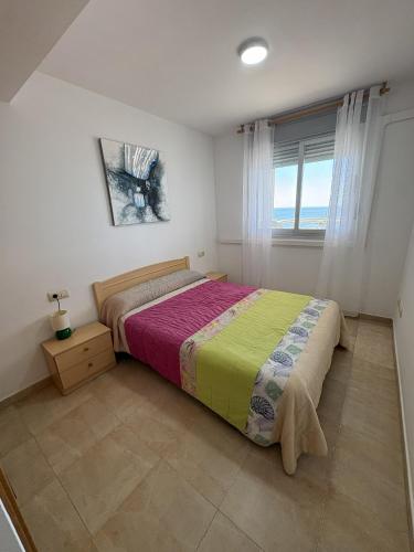 a bedroom with a bed and a window in it at Alpen1 Pompeya in Peniscola