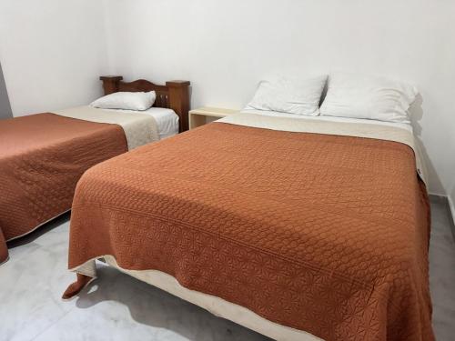 two beds sitting next to each other in a room at Aldea Cardumen in Isla Aguada