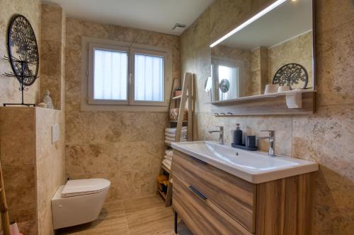 a bathroom with a sink and a toilet at Le Nid du Coderc in Carsac-Aillac