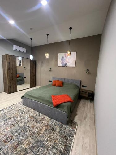 a bedroom with a large bed and a mirror at Hotel Menchul in Rakhiv
