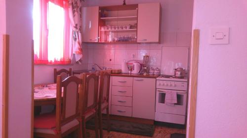 Η κουζίνα ή μικρή κουζίνα στο Apartments Herc