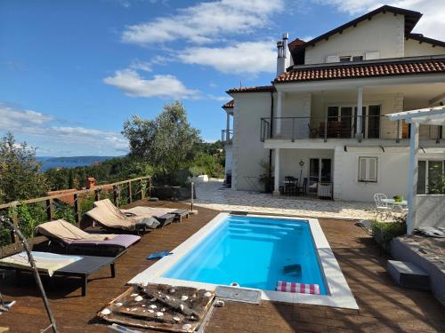 Ferienwohnung mit Meerblick Pool und Jacuzzi Istrien