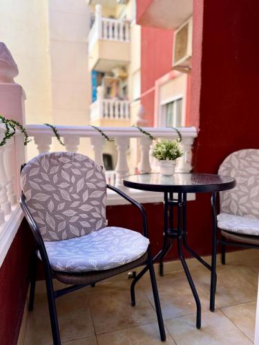Stylish 1-Bed Apt, Walk to Beach & Amenities