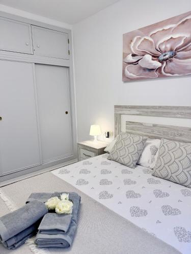 Stylish 1-Bed Apt, Walk to Beach & Amenities