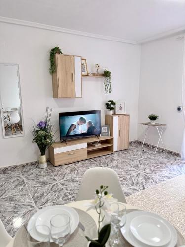 Stylish 1-Bed Apt, Walk to Beach & Amenities