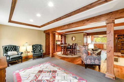 a living room with two chairs and a table at Teanaway River Lodge in Cle Elum